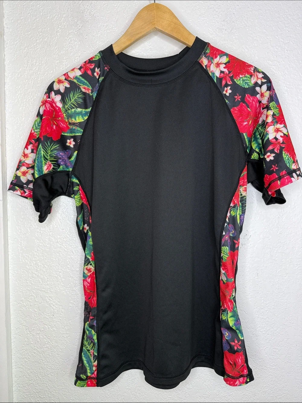 Rash Guard Swim Shirt Black Slimming Tropical Short Sleeve size Large UPF 50+